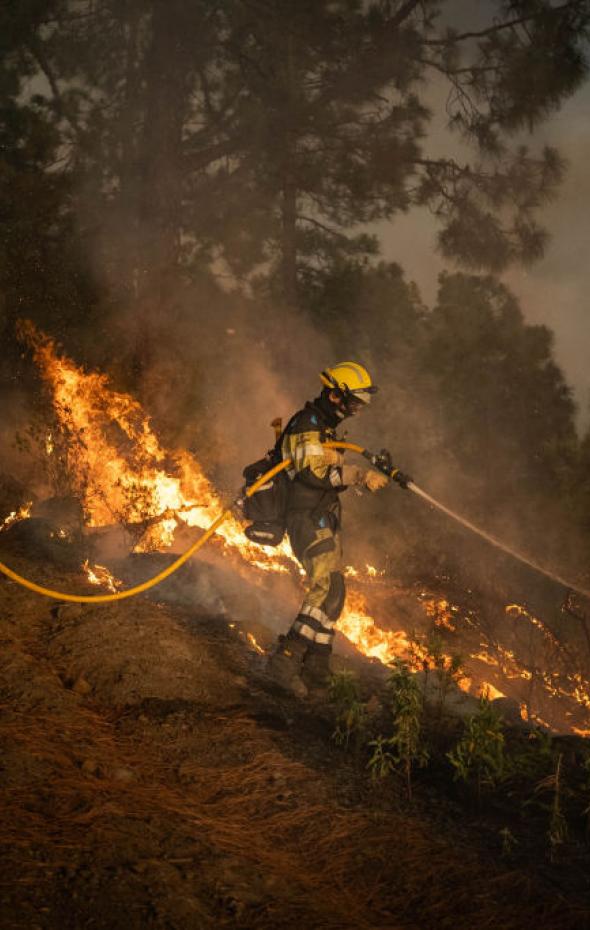 La Quema De Un Contenedor En Una Fiesta Posible Causa Del Incendio En