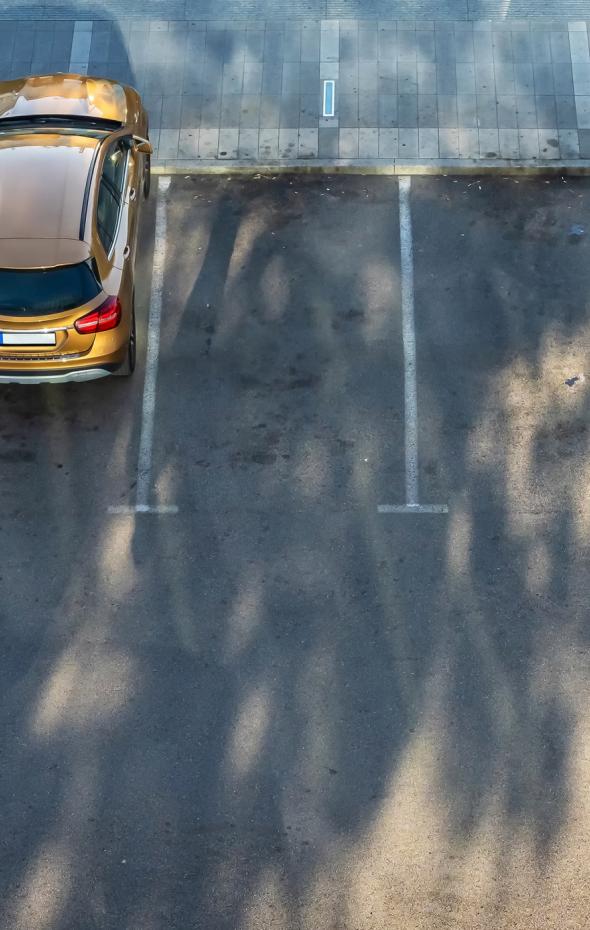 Ojo cuando aparques así tu coche en batería la Policía Nacional