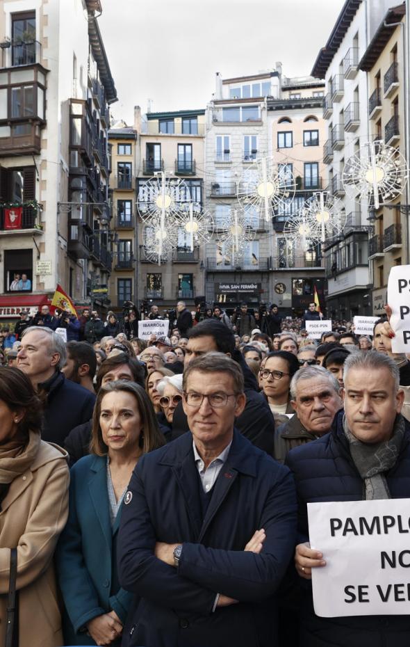 Miles De Personas Se Manifiestan En Pamplona Contra El Pacto Del Psoe