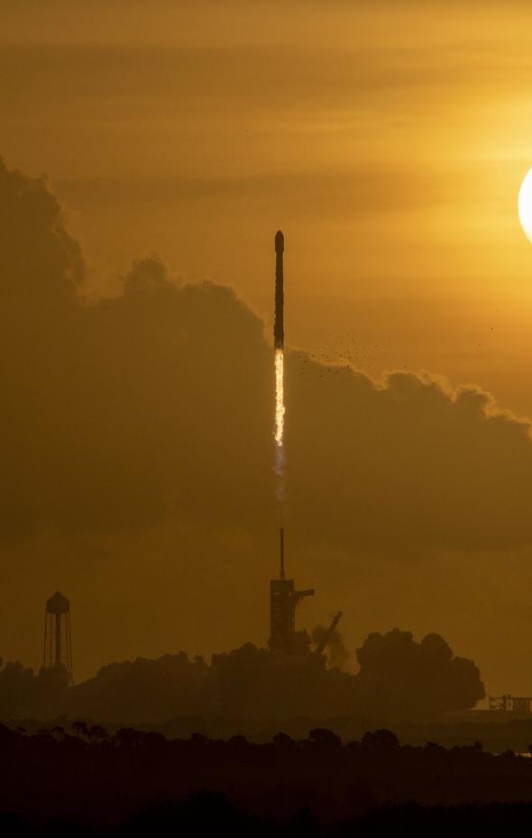 Una racha de viento deja a Elon Musk sin un cohete histórico de la