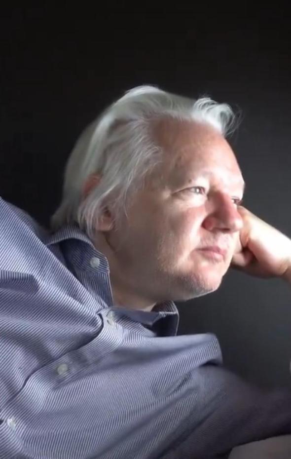 Assange regresa a Australia en el mismo avión que Taylor Swift usó para