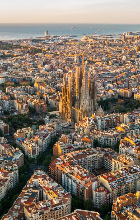 Detenidos Dos Ladrones En Barcelona Que Intentaban Tirar A Un Turista