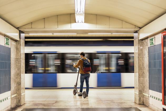 La Comunidad De Madrid Valora Prohibir El Acceso De Patinetes Al Metro