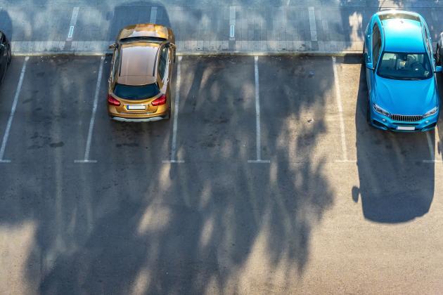 Ojo cuando aparques así tu coche en batería la Policía Nacional