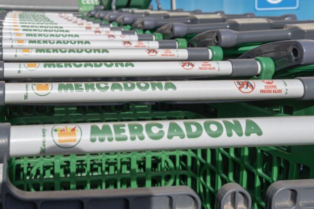 Una Cubana Entra Con Su Hijo Por Primera Vez El Mercadona F Jate Lo