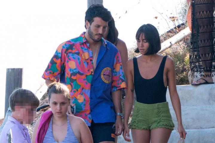 Aitana Y Yatra Protagonizan El Beso Del Verano