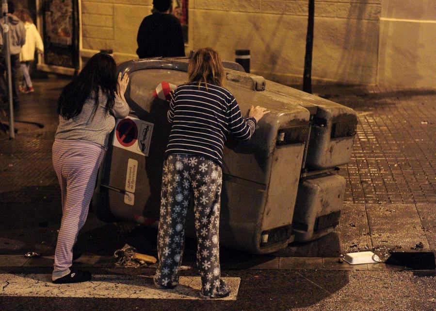 Cuarta Noche De Incidentes En Can Vies Barcelona Con Detenidos