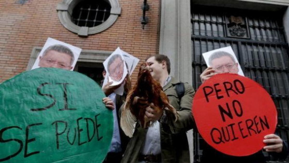 Centenares De Personas Se Manifiestan En Varias Ciudades Contra El