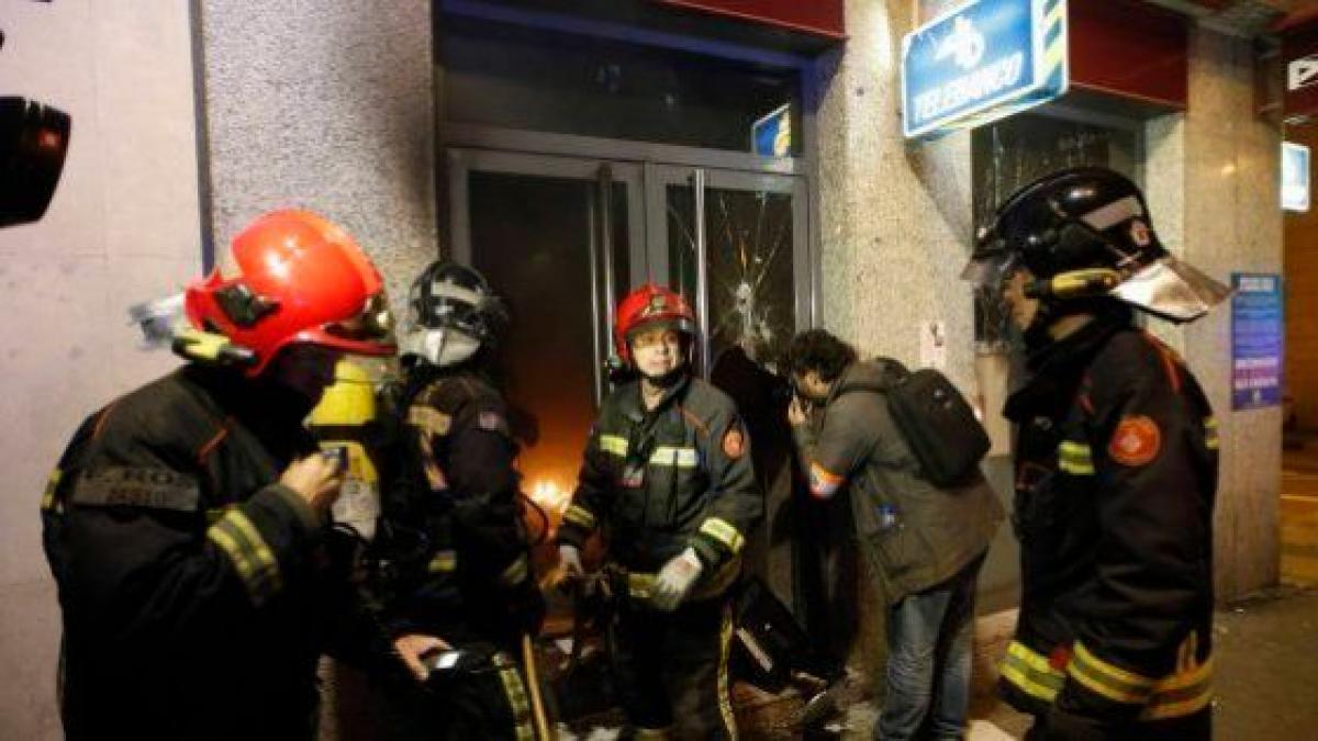 Cuarta Noche De Incidentes En Can Vies Barcelona Con Detenidos