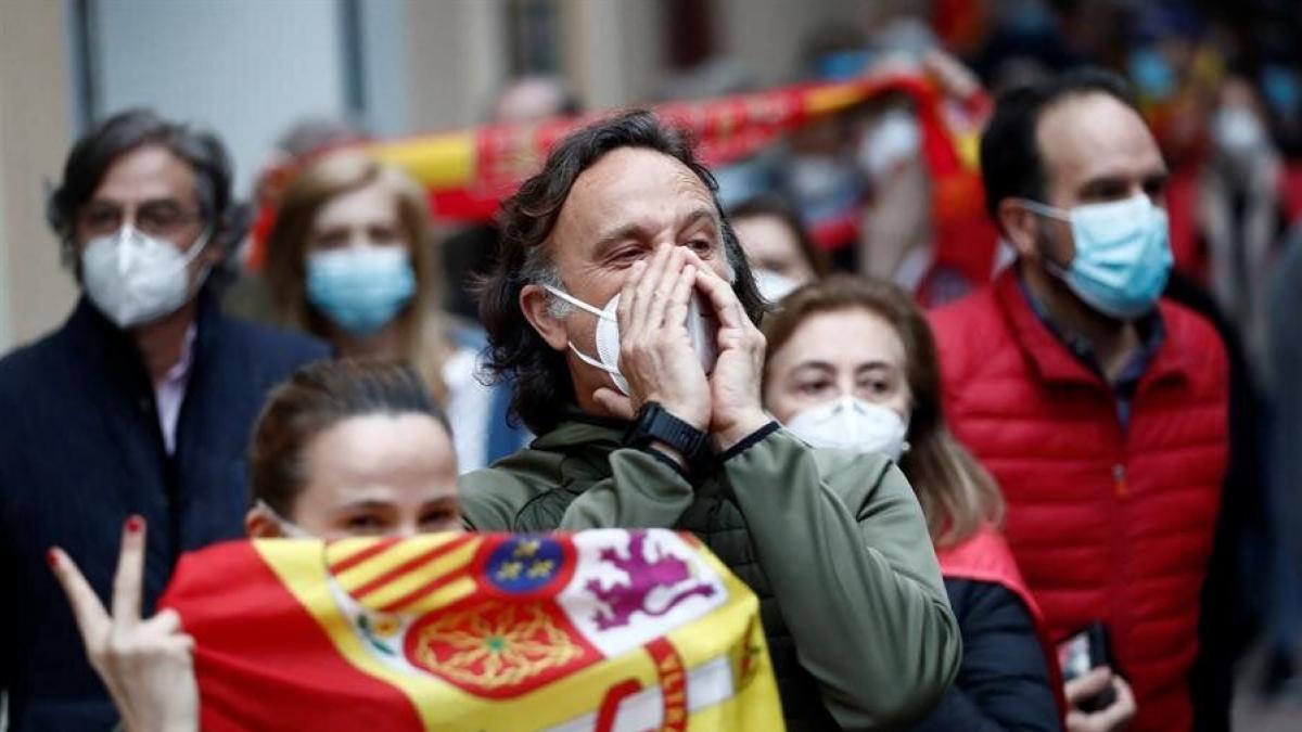 Decenas De Personas Vuelven A Manifestarse En Madrid Contra El Gobierno