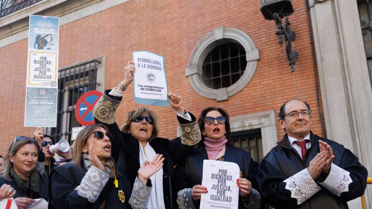 Los Letrados De Justicia Vuelven A Negociar Con El Ministerio Tras