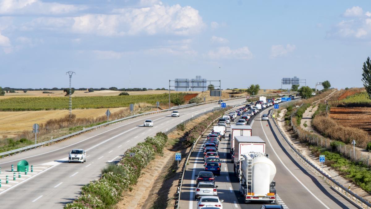 Estas son las horas y carreteras con más atascos de la operación salida