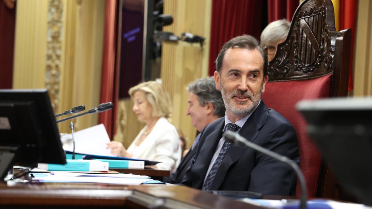 Le Senne Vox seguirá de presidente del Parlament balear tras el