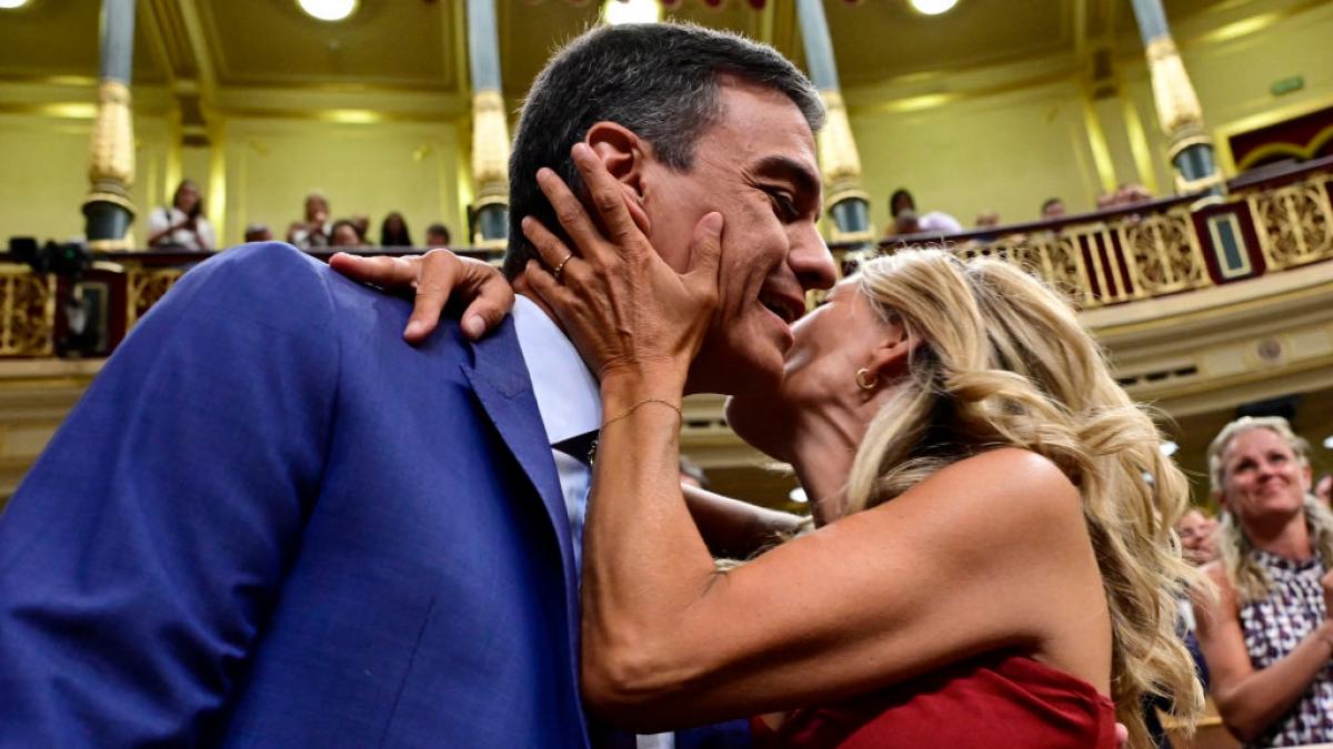 Sánchez entra al Congreso y Yolanda Díaz le saluda como todo el mundo