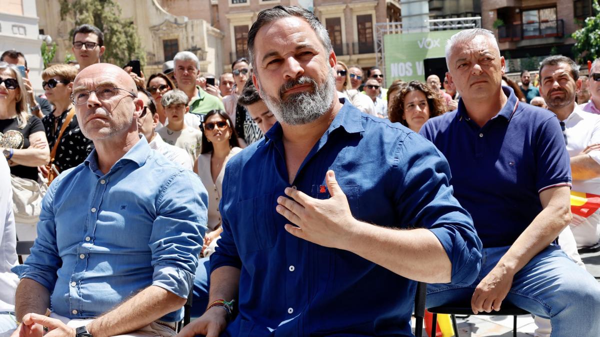 Abascal pide en campaña más muros y menos moros que no respetan a las