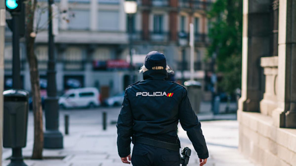 Apu Alado Un Joven De A Os En Un Parque De Ciudad Lineal Madrid