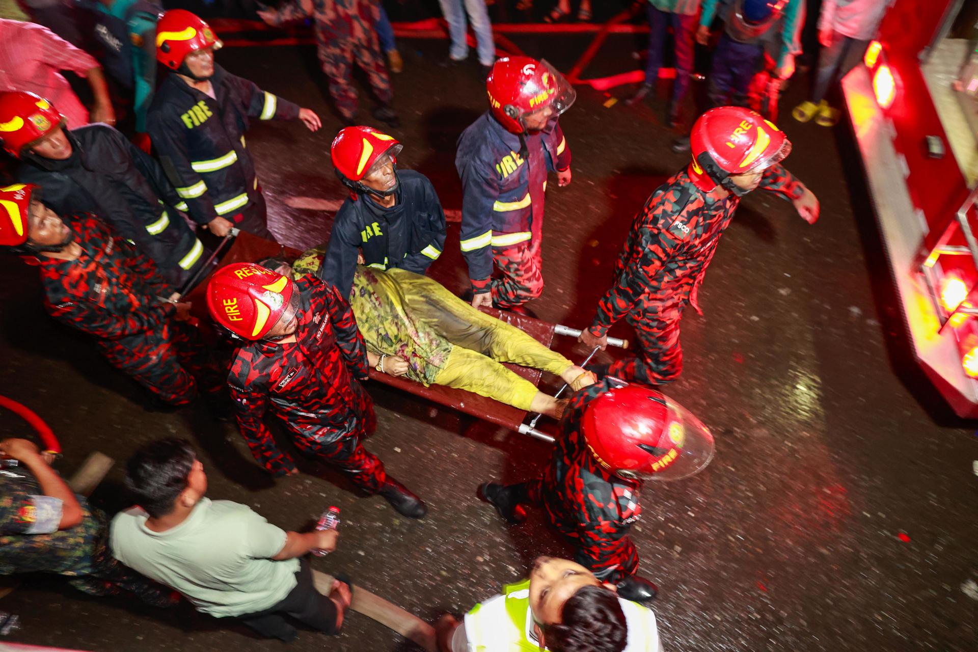 Al Menos Muertos En El Incendio De Un Centro Comercial En La Capital