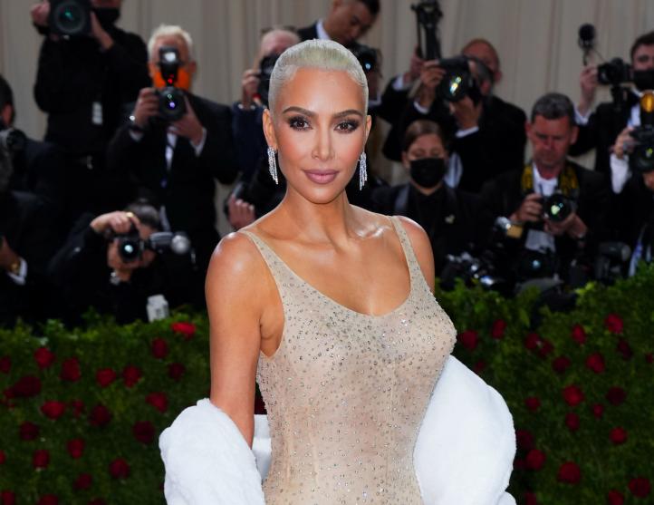 Kim Kardashian y el vestido icónico de Marilyn Monroe así consiguió llevarlo a la Gala Met corporal kim kardashian comprar Kim Kardashian y el vestido icónico de Marilyn Monroe así consiguió llevarlo a la Gala Met