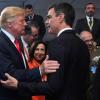Donald Trump y Pedro Sánchez se saludan en una cumbre de la OTAN en 2018ºº