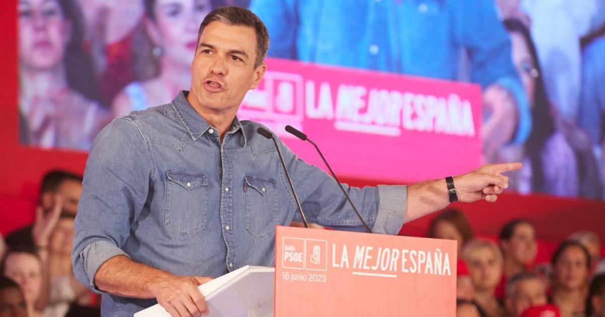 Pedro Sánchez, presidente del Gobierno y candidato del PSOE a la reelección, durante un mitin en Sevilla.