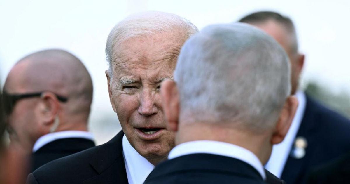 Biden conversa con Netanyahu (de espaldas) en un encuentro en octubre