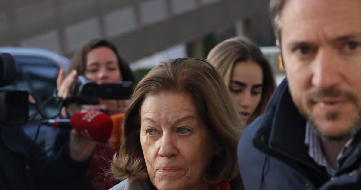 Natalia Figueroa y Manuel Martos, este miércoles al ir a visitar a Raphael en el hospital.