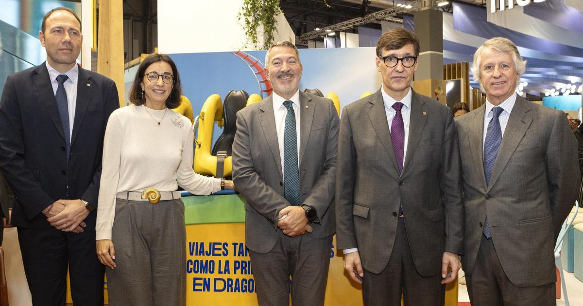 El Conseller De Deportes, Berni Álvarez; La Directora De Sostenibilidad De Portaventura, Choni Fernández; El Conseller De Empresa, Miquel Sàmper; El Presidente Catalán Salvador Illa; Y El Presidente De Portaventura, Arturo Mas-Sardà.