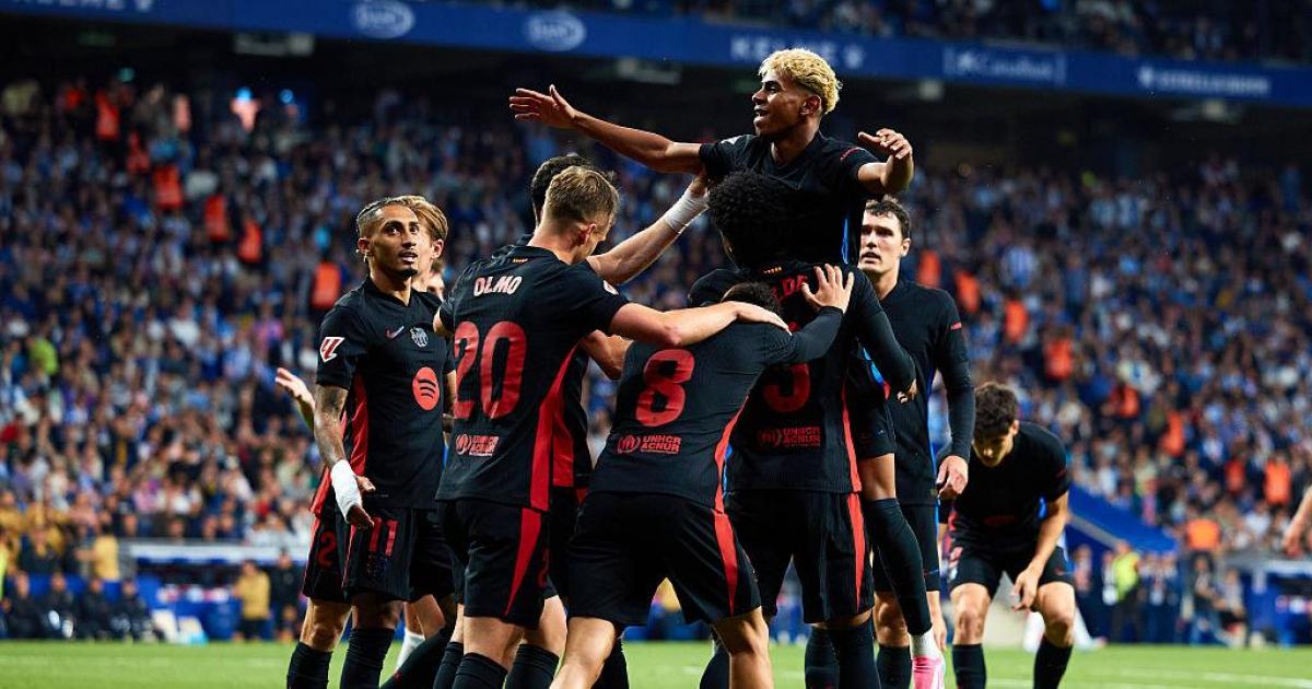 Lamine Yamal celebra el único gol del derbi ante el Espanyol que le da la LIga al Barça