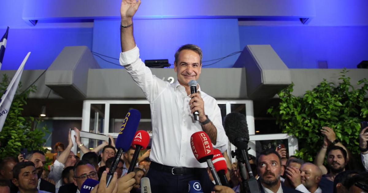 Kyriakos Mitsotakis se dirige a sus seguidores después de ganar las presidenciales en Grecia.