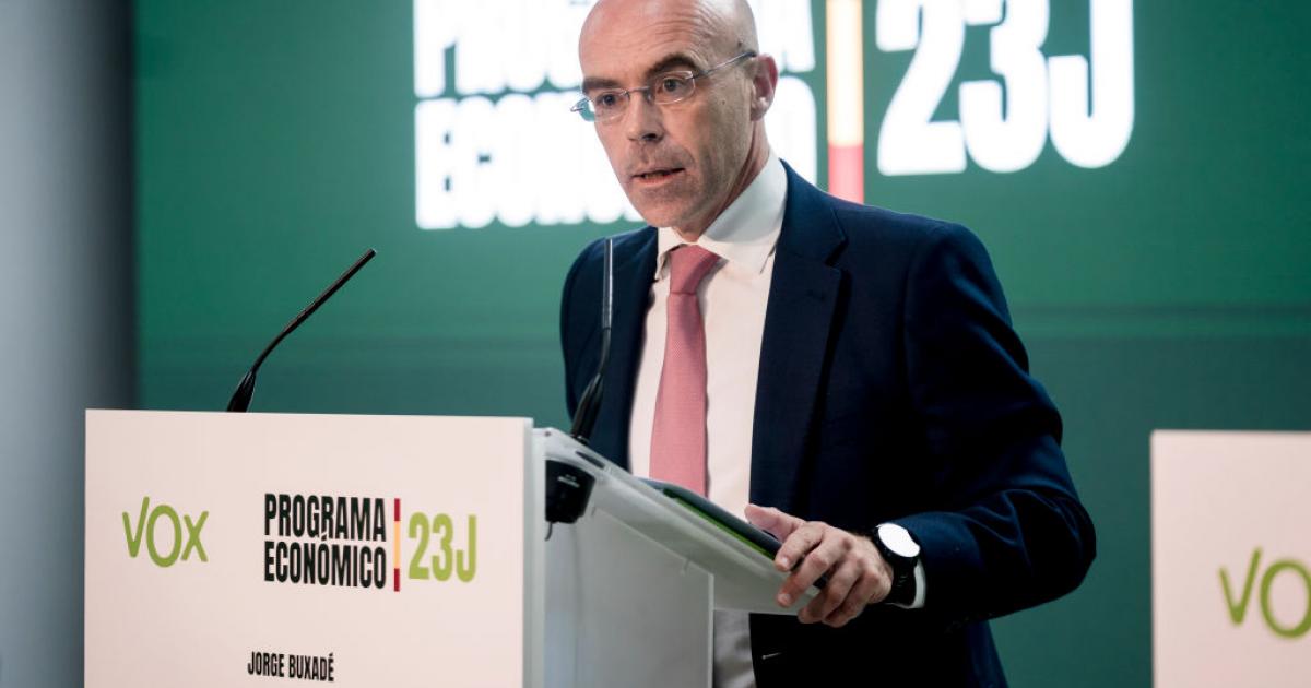 El responsable de Acción Política, Jorge Buxadé, durante la presentación del programa electoral de Vox para las elecciones generales del 23J.