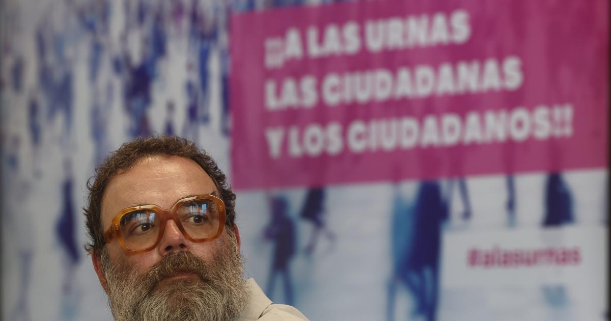 El escritor y actor español Bob Pop participa en el manifiesto titulado "¡A las urnas las ciudadanas y los ciudadanos!" este miércoles en el Círculo de Bellas Artes en Madrid.