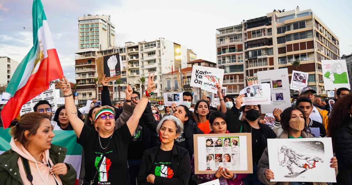 Protestas en Turquía por la muerte de Mahsa Amini a manos de la 'Policía de la moral' iraní