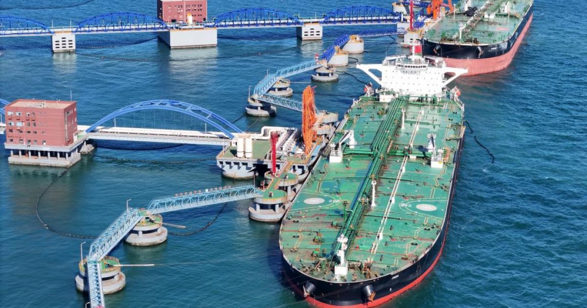 Barcos petroleros en la provincia de Shandong (China) el 23 de agosto de 2023.