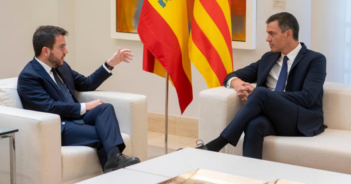 Imagen de archivo de un encuentro del presidente del Gobierno, Pedro Sánchez, y el presidente de la Generalitat, Pere Aragonès, en Moncloa.