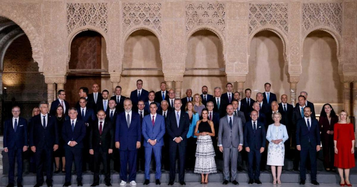 Foto de familia de los asistentes a la III Cumbre de la Comunidad Política Europea