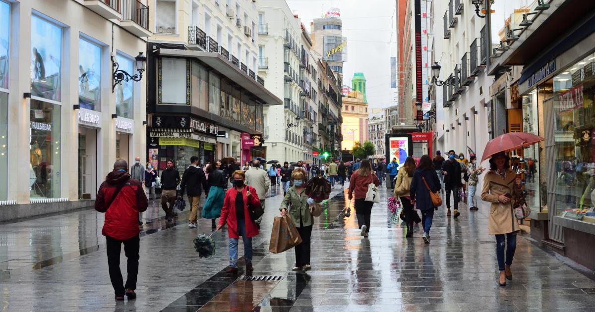 Imagen de archivo del centro de Madrid en un día otoñal y lluvioso.