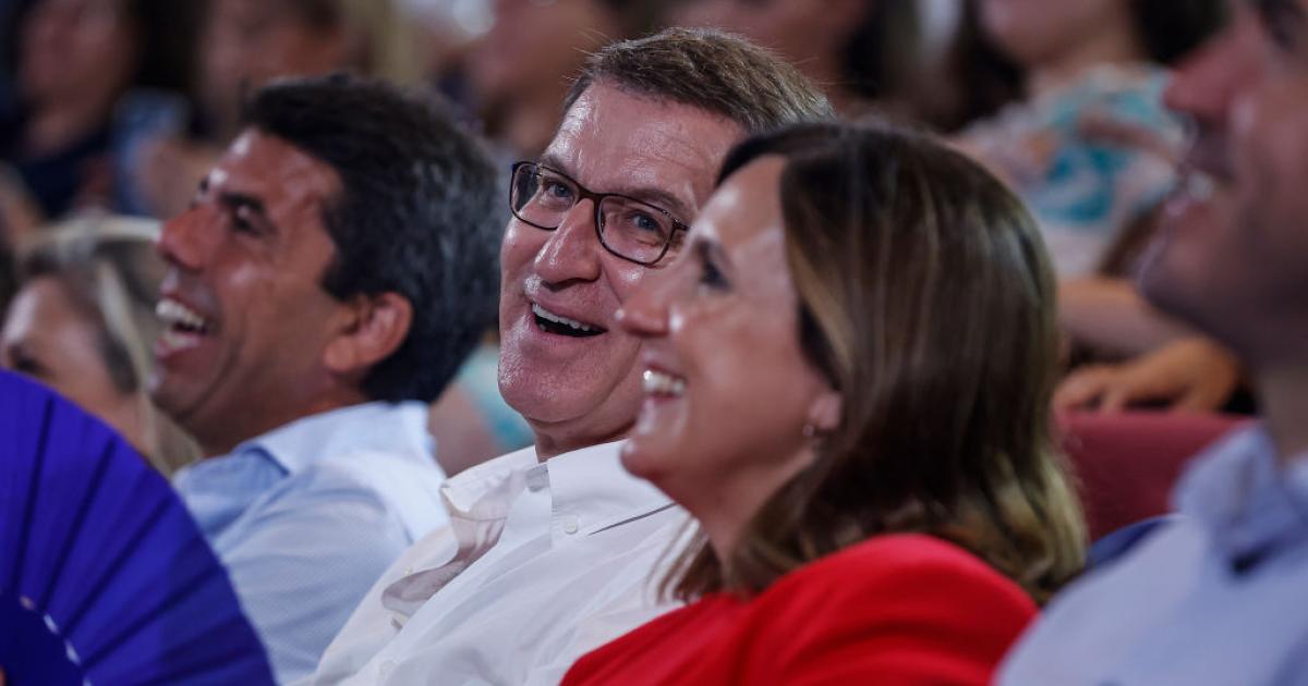 Foto de archivo de María José Catalá con Alberto Núñez Feijóo.