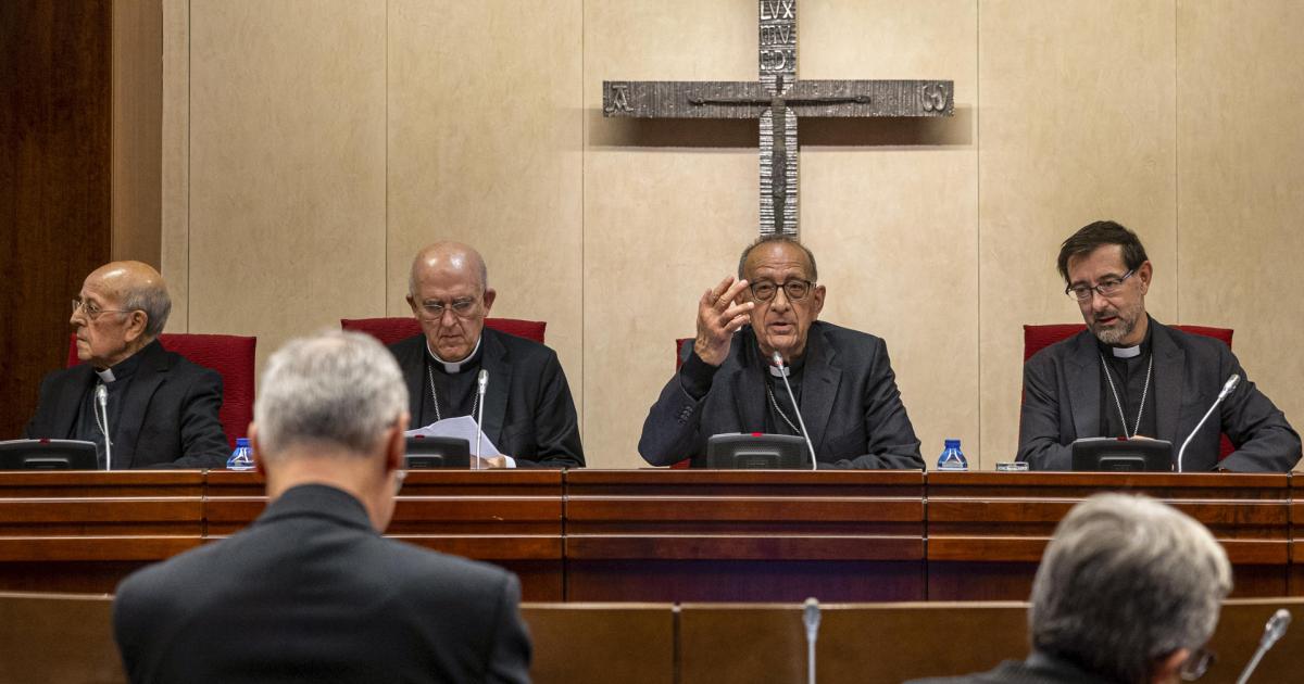 Reunión de la Conferencia Episcopal Española para analizar el informe del Defensor del Pueblo sobre los abusos en la Iglesia.