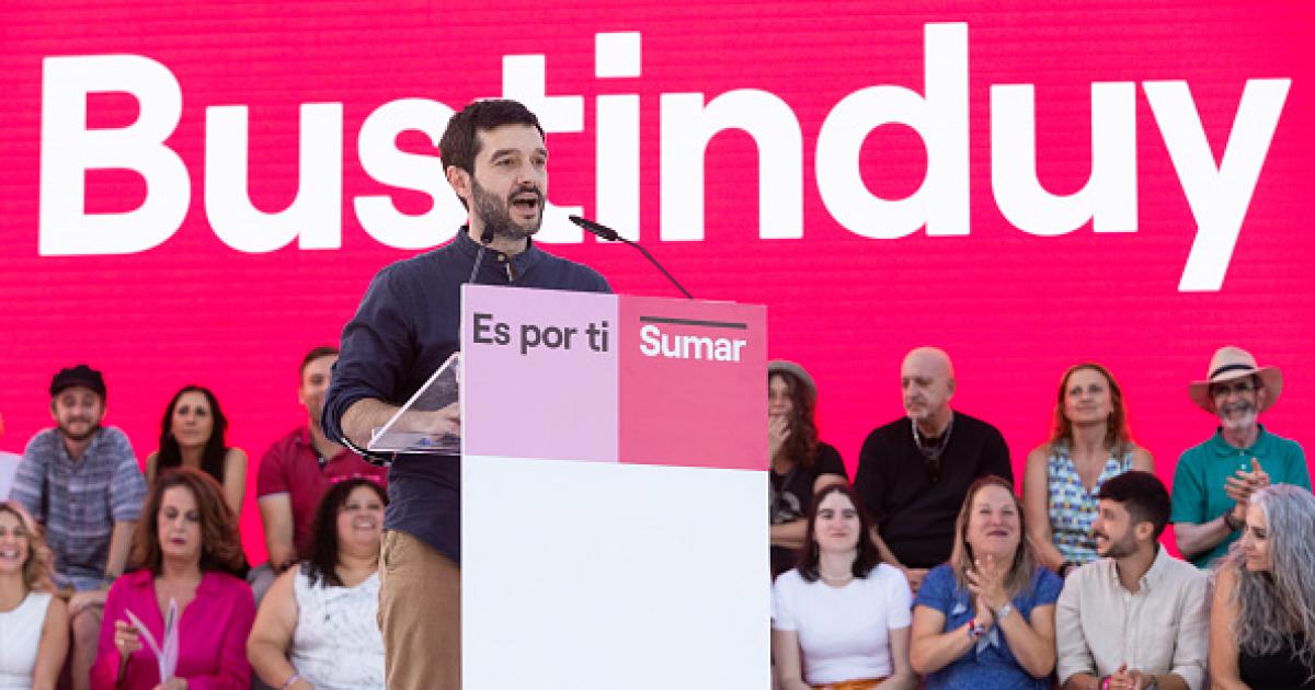 Pablo Bustinduy, nuevo ministro de Derechos Sociales, Consumo y Agenda 2030, durante el cierre de campaña de Sumar en el madrileño parque Enrique Tierno Galván.