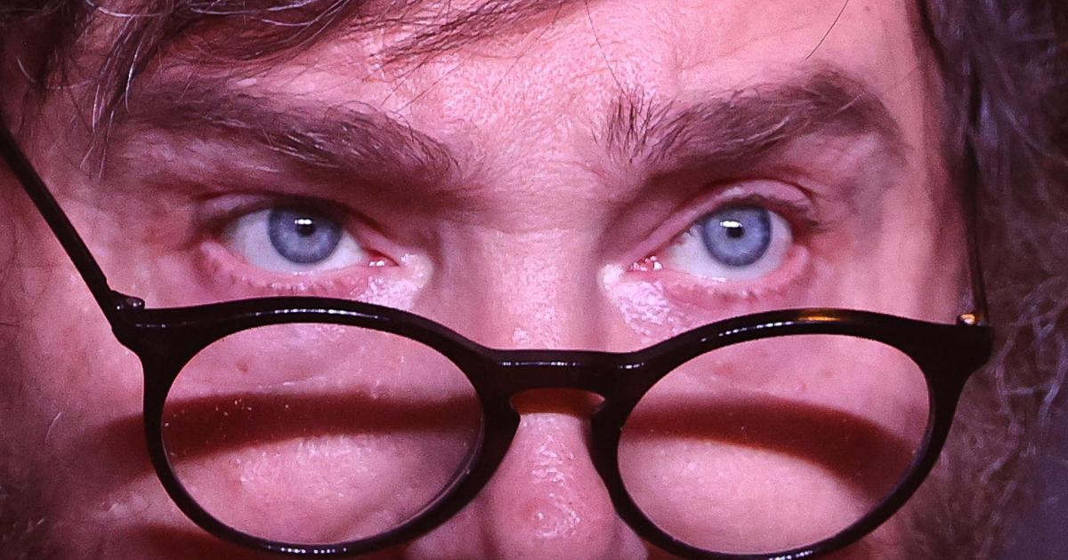 Primer plano del rostro del presidente electo de Argentina, Javier Milei.