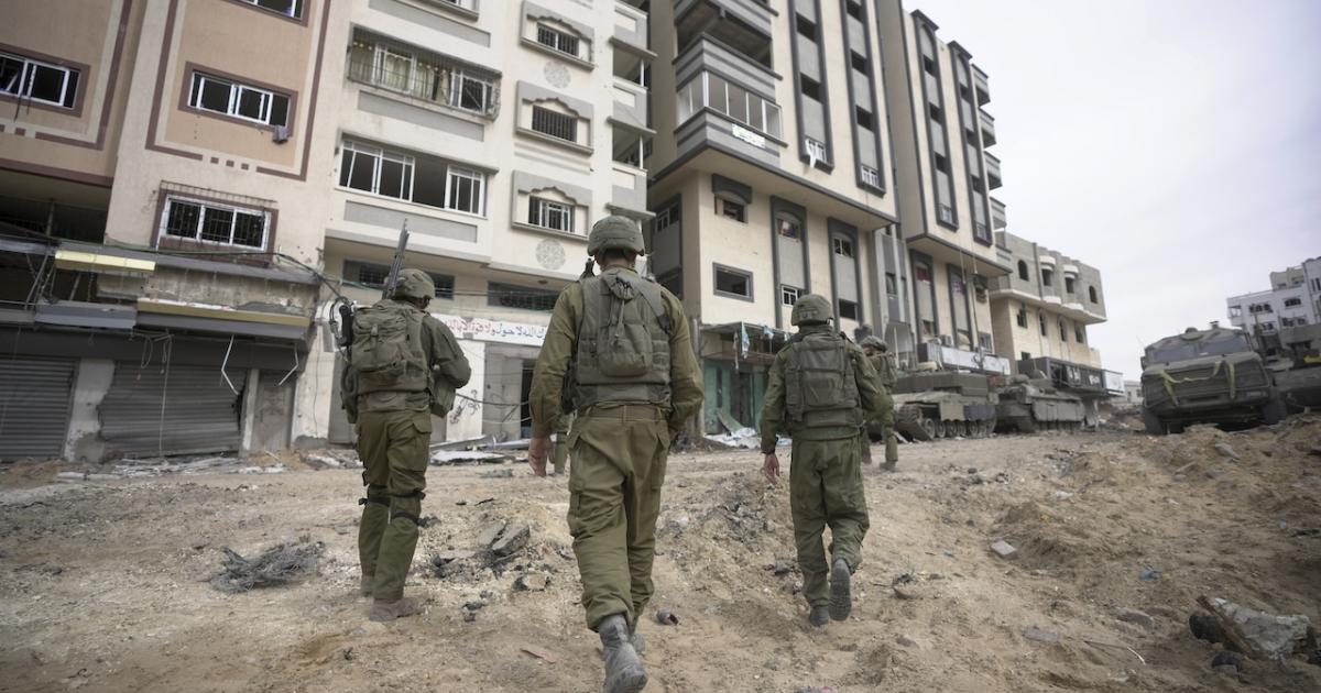 Soldados del Ejército de Israel hacen una ronda de vigilancia en la Franja de Gaza.