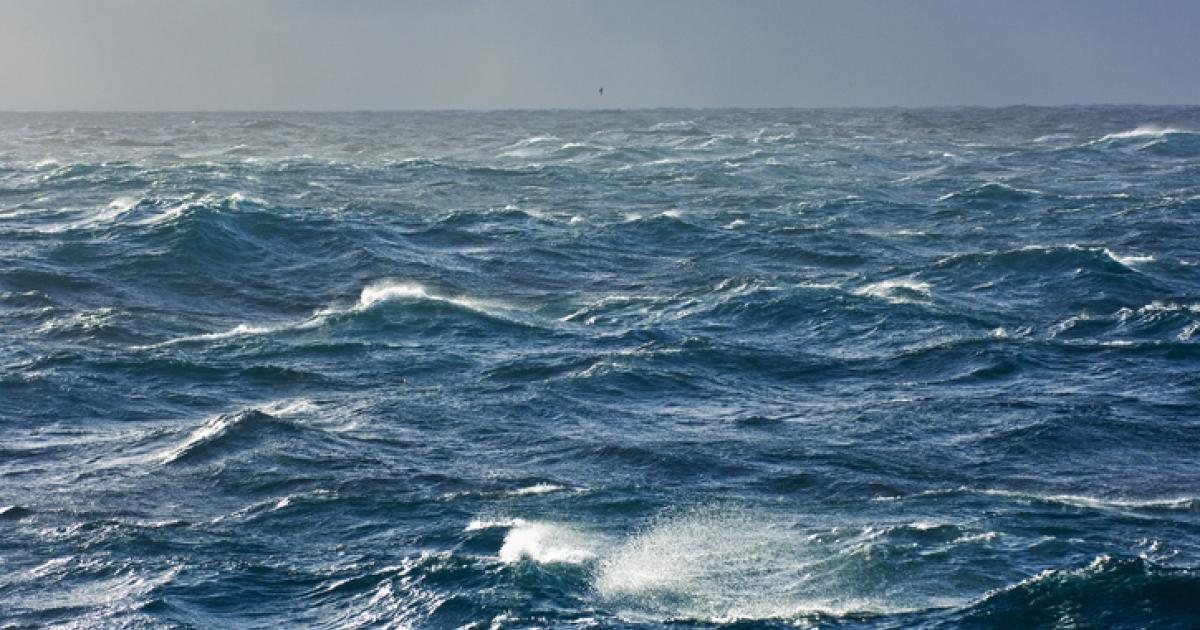 Imagen de archivo del océano atlántico.