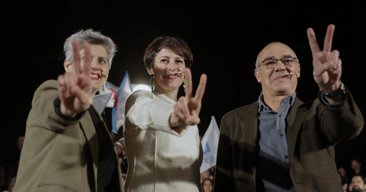 Ana Pontón, segunda por la derecha, en el acto de arranque de campaña del BNG.