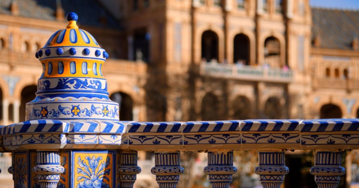 Imagen de archivo de un detalle de una cerámica en Plaza de España (Sevilla).