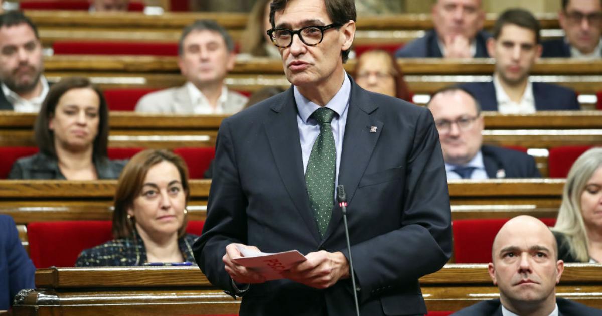Salvador Illa, jefe de la oposición en el Parlament de Catalunya, en una de sus intervenciones.