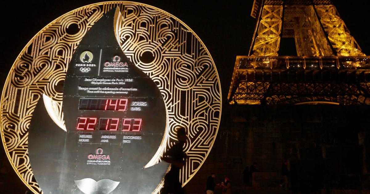 El reloj con la cuenta atrás que marca el inicio de los Juegos Olímpicos de París 2024.