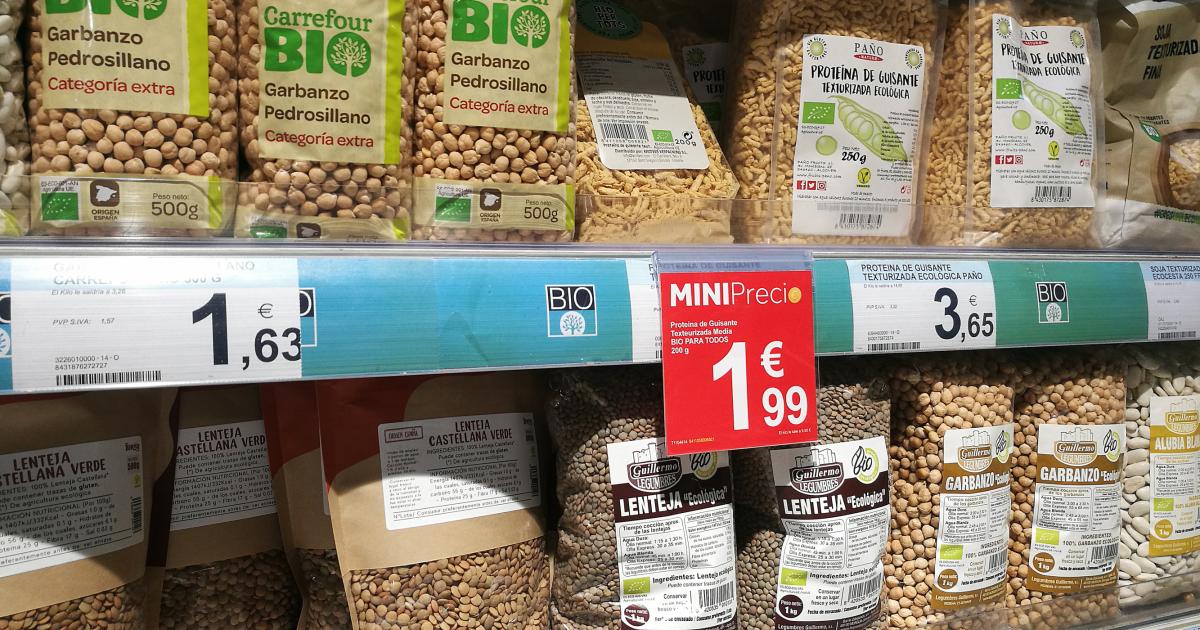 Productos BIO en un supermercado de España.