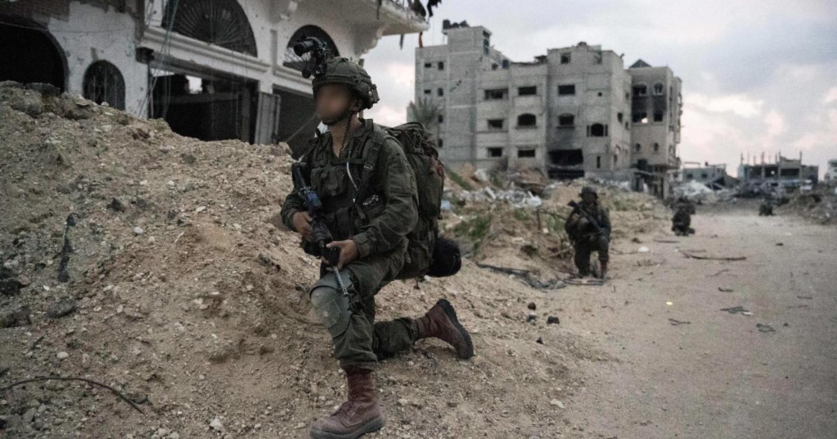 El Ejército israelí se retiró la madrugada de este lunes del hospital de Shifa, en ciudad de Gaza, tras dos semanas de asedio contra el que es el complejo médico más grande del enclave palestino, donde aseguran haber matado a unos 200 supuestos milicianos y haber detenido a unos 500.