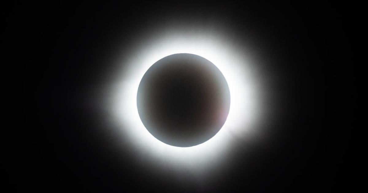 Momento del eclipse solar total en Mazatlán (México)