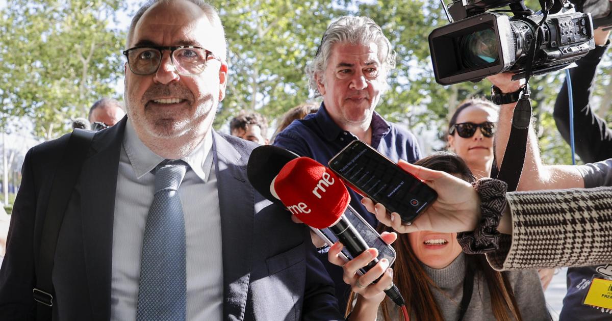 El empresario valenciano Vicente Cotino, sobrino del que fue director general de la Policía y presidente de Les Corts Valencianes, Juan Cotino (ya fallecido), a su llegada a la quinta sesión del juicio por el 'caso Erial'.